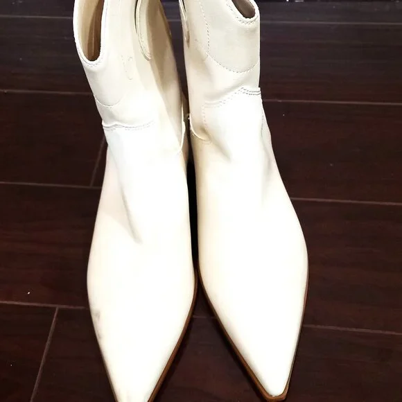 Boots - Picture 3 of 5